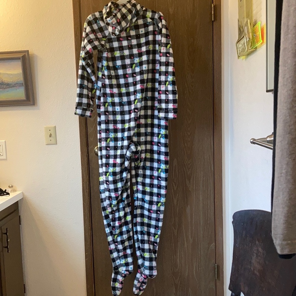 Footed pajamas, Color splatter on checkered